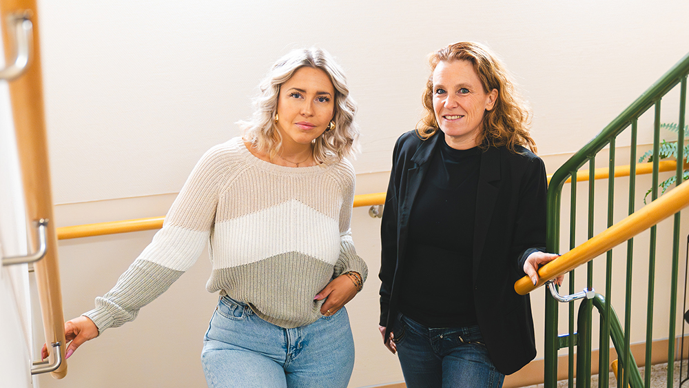 Elina Olofsson, verksamhetschef för Solhäll och Karin Cohen, regionchef på Humana. Foto: Daniel Larsson