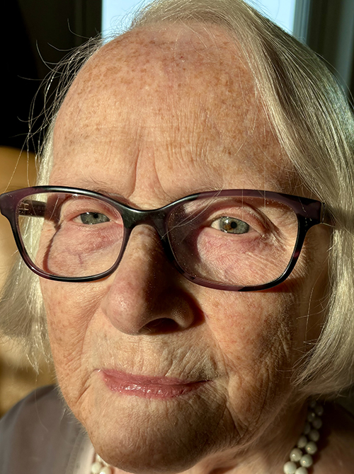 Sara Bratt är idag 90 år och tog sin socionomexamen 1958.